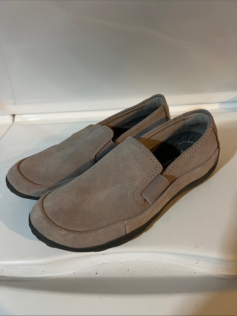 Clarks Women's Grey Suede Slip-On Loafers with Black Outsoles size 6